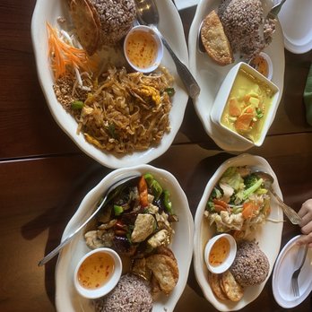 Kozy Korner Thai Cuisine - Thai Near Me - Glendale, California