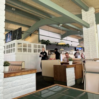 Hill Street Cafe - interior - American Near Me - Burbank, California