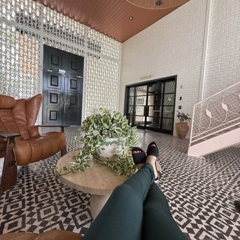 the PARKER on E. Mulberry - Foyer - Apartments Near Me - San Antonio, Texas