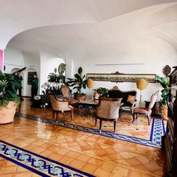 Le Sirenuse - Lobby seating area