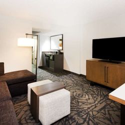 Embassy Suites by Hilton Walnut Creek - Guest room