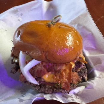 JohnKing Grill & Dueling Pianos - Classic Hambuget - American Near Me - Charleston, South Carolina
