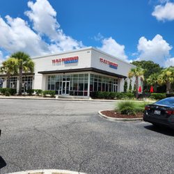 Ye Ole Fashioned Ice Cream & Sandwich Cafe - View from parking lot