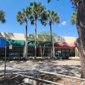 Quest Diagnostics - Parking lot view - Laboratory Testing Near Me - Plantation, Florida Quest Diagnostics - Parking lot view - Laboratory Testing Near Me - Plantation, Florida