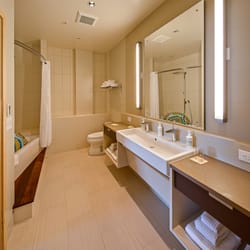 Island Inn - Sweet washroom, Friday Harbor Hotel, The Island Inn at 123 West