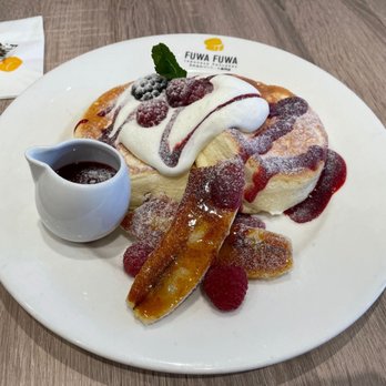 Fluffy Fluffy Dessert Cafe - Raspberry and Carmelized Banana Pancake - Desserts Near Me - Toronto, Ontario