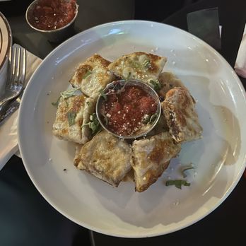 Emmett's - Cheese Garlic Bread - American Near Me - New York, New York