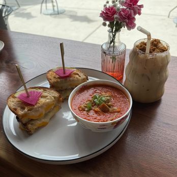 Brunch & Bloom Artisan Cafe - Breakfast & Brunch Near Me - Brentwood, California Brunch & Bloom Artisan Cafe - Breakfast & Brunch Near Me - Brentwood, California
