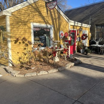 Sara's Tipsy Pies - Bakeries Near Me - Stillwater, Minnesota