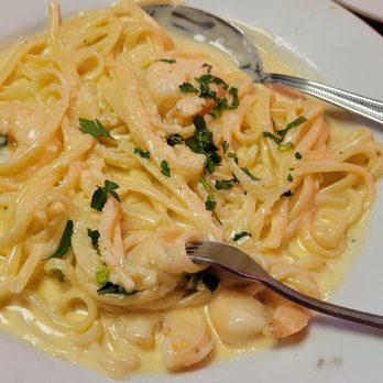 Babbo Italian Eatery - Alfredo supreme with shrimp. - Italian Near Me - Glendale, Arizona