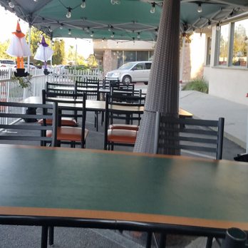 Round Table Pizza - Outdoor dinning. - Pizza Near Me - La Cañada Flintridge, California Round Table Pizza - Outdoor dinning. - Pizza Near Me - La Cañada Flintridge, California