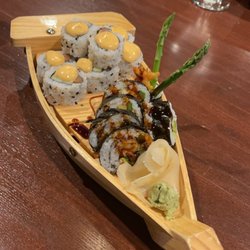 Thai Table - Lunch special: Spicy salmon Roll and Shrimp Tempura Roll