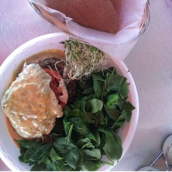 Miami Squeeze - Turkey burger with spinach and egg over easy - Juice Bars & Smoothies Near Me - North Miami Beach, Florida