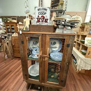 Antique Mall - Antiques Near Me - Marysville, California