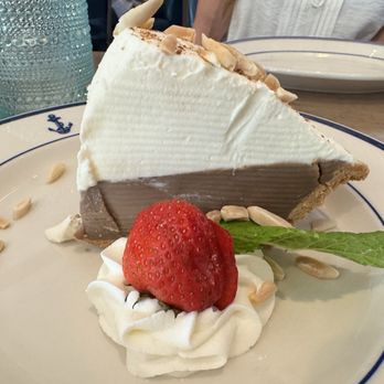 Goode Company Seafood - Chocolate Cream Pie Slice (3.5/5) - Seafood Near Me - Houston, Texas