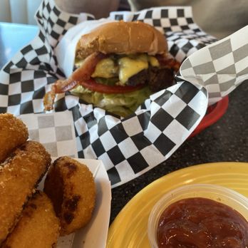 Cool Cat Cafe - Hamburger - American Near Me - Pismo Beach, California Cool Cat Cafe - Hamburger - American Near Me - Pismo Beach, California