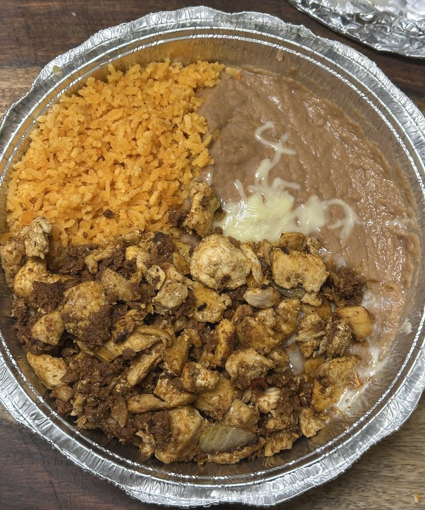 La Tapatia Market and Tacos Logo