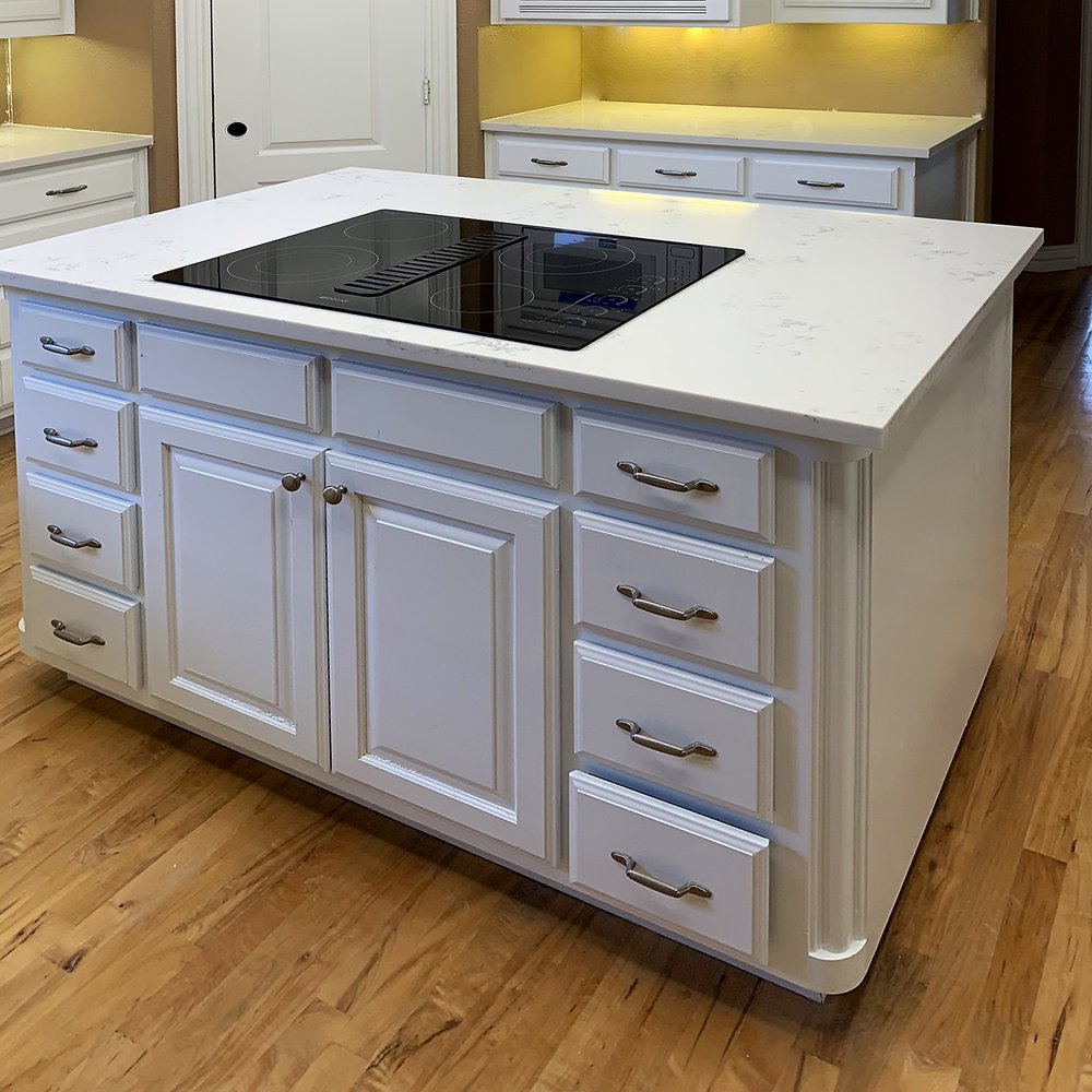 These Traditional Kitchen Cabinets Were Rejuvenated With 3cm