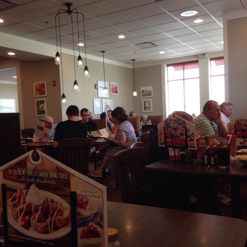 Bob Evans - Crowded, but quiet. - Breakfast & Brunch Near Me - Defiance, Ohio
