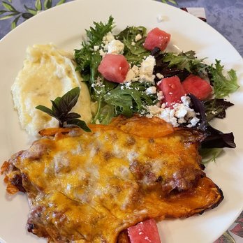 The Laurel Tree - Sweet pepper with cumin beef - Salad Near Me - Utopia, Texas