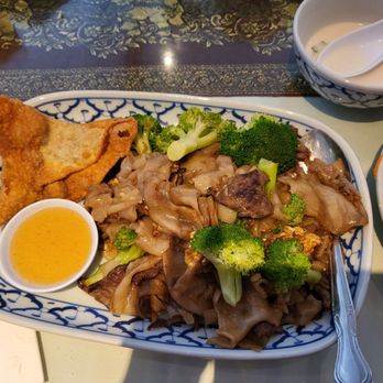 President Thai - Pad see ew (lunch) - Thai Near Me - Pasadena, California President Thai - Pad see ew (lunch) - Thai Near Me - Pasadena, California