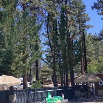 Grey Squirrel Resort & Vacation Rental Homes - Great warm pool with floaties and towels provided - Big Bear Lake, CA