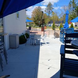 Salt Spring Ice Cream - Outdoor patio