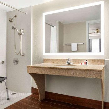 Days Inn by Wyndham Demopolis - Guest room bath - Hotels Near Me - Demopolis, Alabama Days Inn by Wyndham Demopolis - Guest room bath - Hotels Near Me - Demopolis, Alabama