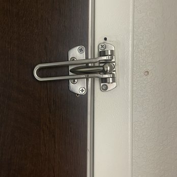 Courtyard Midland - Dead bolt not secure - Hotels Near Me - Midland, Texas