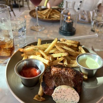FIG Restaurant - Steak Frites - Bars Near Me - Santa Monica, California FIG Restaurant - Steak Frites - Bars Near Me - Santa Monica, California