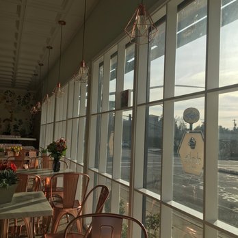 Dots Cafe - great lighting - Cafes Near Me - Pasadena, California