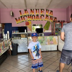 La Nueva Michoacana - Entrance of ice cream store