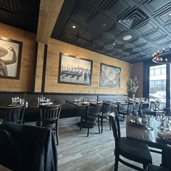 NEAPOLI Italian Kitchen - Main Room - Pizza Near Me - Red Bank, New Jersey NEAPOLI Italian Kitchen - Main Room - Pizza Near Me - Red Bank, New Jersey