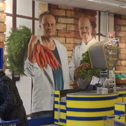 Lidl - Interier Lidlu před pokladnami