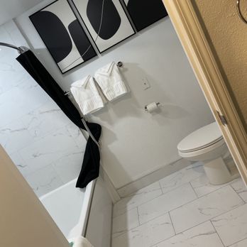 Ascot Suites - Bathroom - Hotels Near Me - Morro Bay, California Ascot Suites - Bathroom - Hotels Near Me - Morro Bay, California