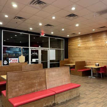 Domino's - Indoor space - Pizza Near Me - Kahului, Hawaii