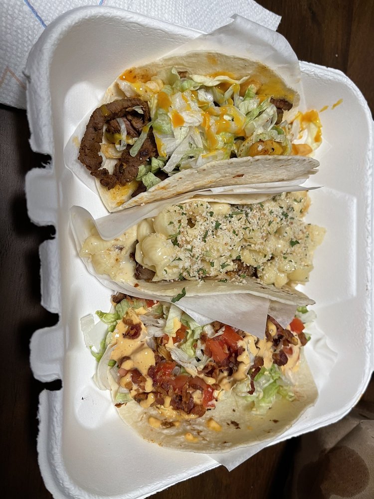 Social spots from Papi Grande's