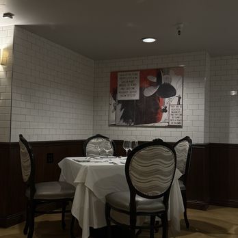 Chelsea Chowder House & Bar - Restaurant - Seafood Near Me - Long Beach, California