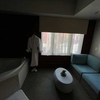 Inn at the 5th Eugene - Tub - Hotels Near Me - Eugene, Oregon