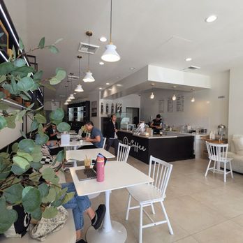Trung Nguyen E-Coffee - Store Interior - A few tables available - Coffee & Tea Near Me - Long Beach, California