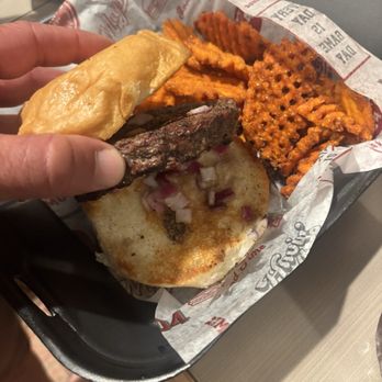 Mugshots Grill & Bar - Oxford, MS - Maaaaaybe a $5.00 plain basic burger for &15.00 - Burgers Near Me - Oxford, Mississippi