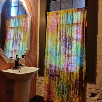 Cohen's Retreat - Bathroom - New American Near Me - Savannah, Georgia Cohen's Retreat - Bathroom - New American Near Me - Savannah, Georgia