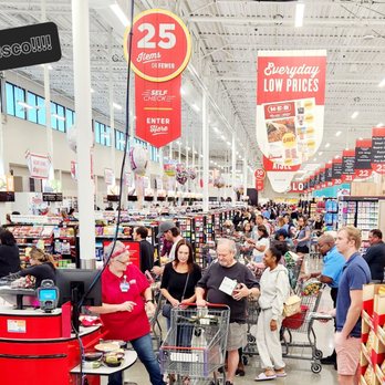 H-E-B - Packed out!! Beautiful! - Grocery Near Me - Frisco, Texas