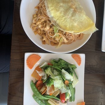 Thainamite Brady - Side of vegetables & "pad Thai" - Sushi Bars Near Me - Milwaukee, Wisconsin Thainamite Brady - Side of vegetables & "pad Thai" - Sushi Bars Near Me - Milwaukee, Wisconsin