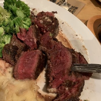 Chili's - 10 oz steak, broccoli and mashed potatoes - Tex-Mex Near Me - Moreno Valley, California Chili's - 10 oz steak, broccoli and mashed potatoes - Tex-Mex Near Me - Moreno Valley, California