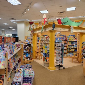 Barnes and Noble  - Bookstores Near Me - Minnetonka, Minnesota