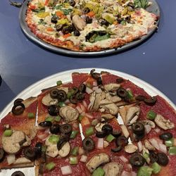 Pizzeria Roma - Gluten free 'vegan' pizza ( no cheese) and super veggie pizza