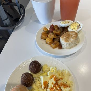The Centurion Lounge - Breakfast selection - Airport Lounges Near Me - Phoenix, Arizona