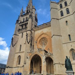 Cathédrale Notre-Dame - Big towers!