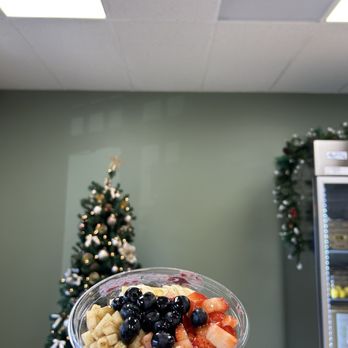Pure Squeeze Juice Bar - Acai bowl - Juice Bars & Smoothies Near Me - San Diego, California